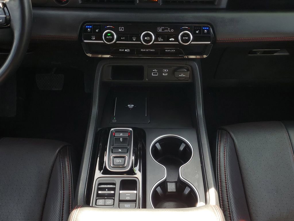 Used 2025 Honda Pilot Black Edition image 32