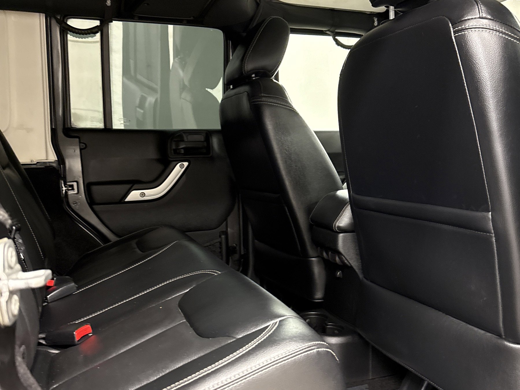 Used 2016 Jeep Wrangler Unlimited Rubicon image 18