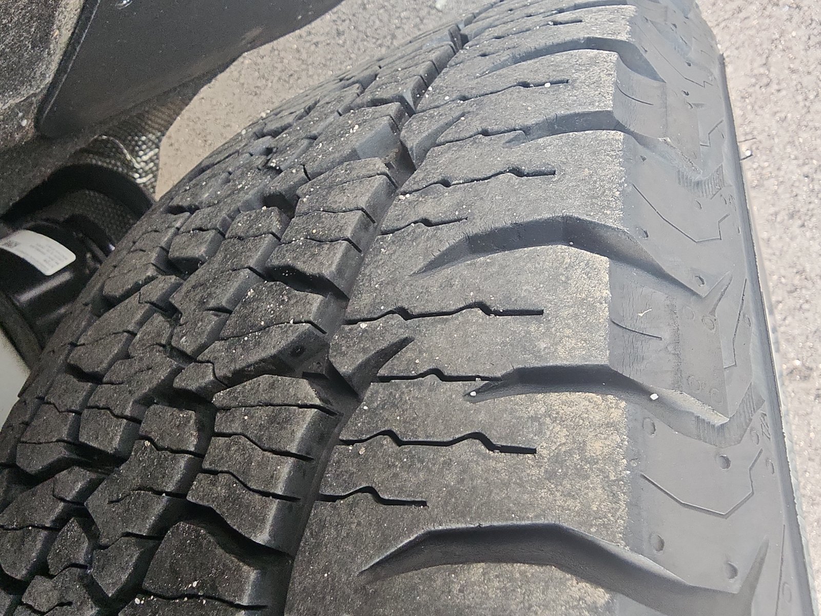 Used 2020 Ford Explorer XLT w/ Equipment Group 202A AWD/4WD image 10