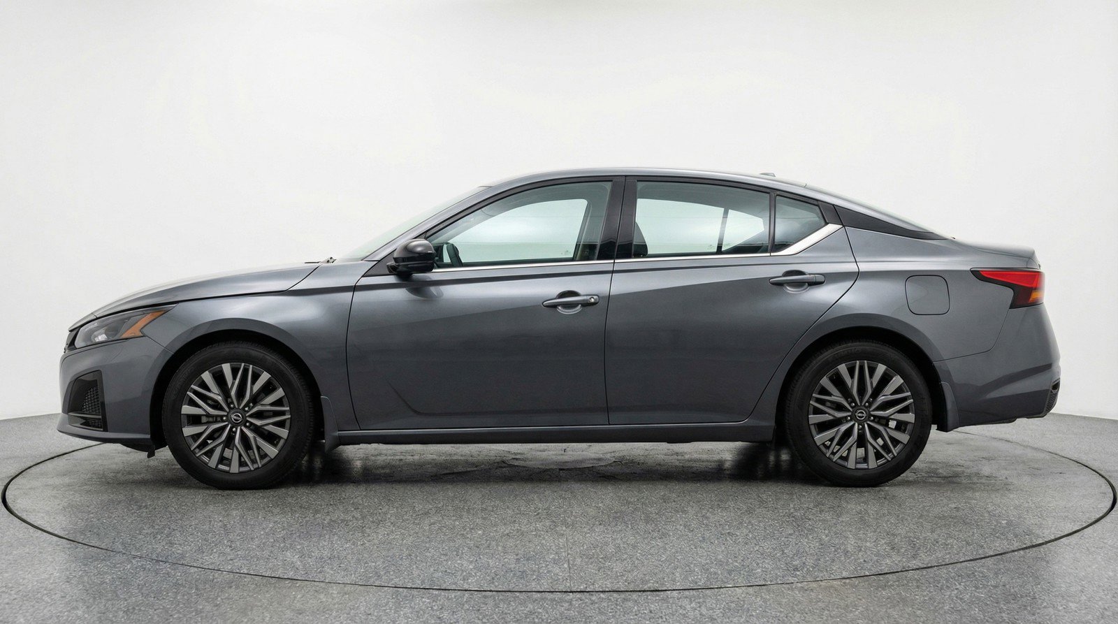 Used 2025 Nissan Altima 2.5 SV image 5