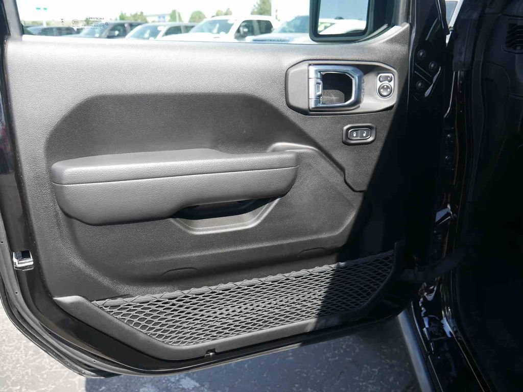 Certified 2026 Jeep Gladiator Mojave AWD/4WD image 27
