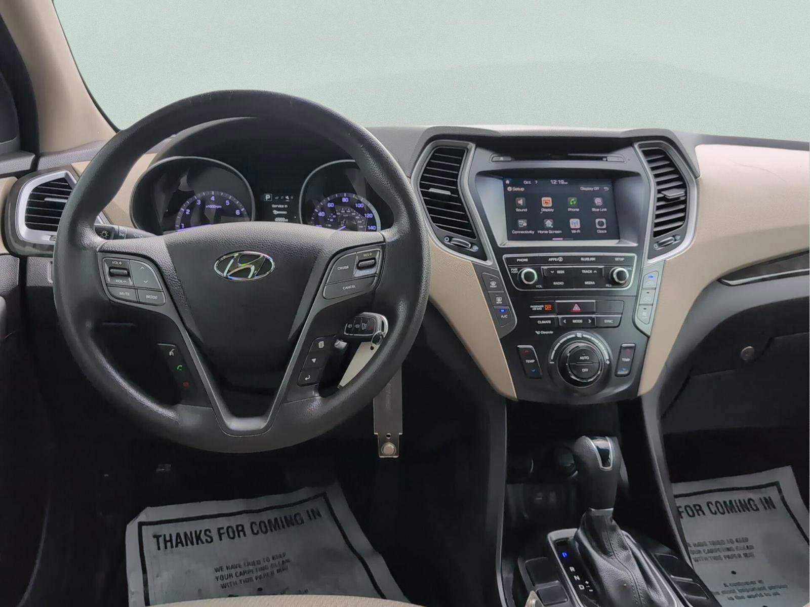 Used 2017 Hyundai Santa Fe SE image 11