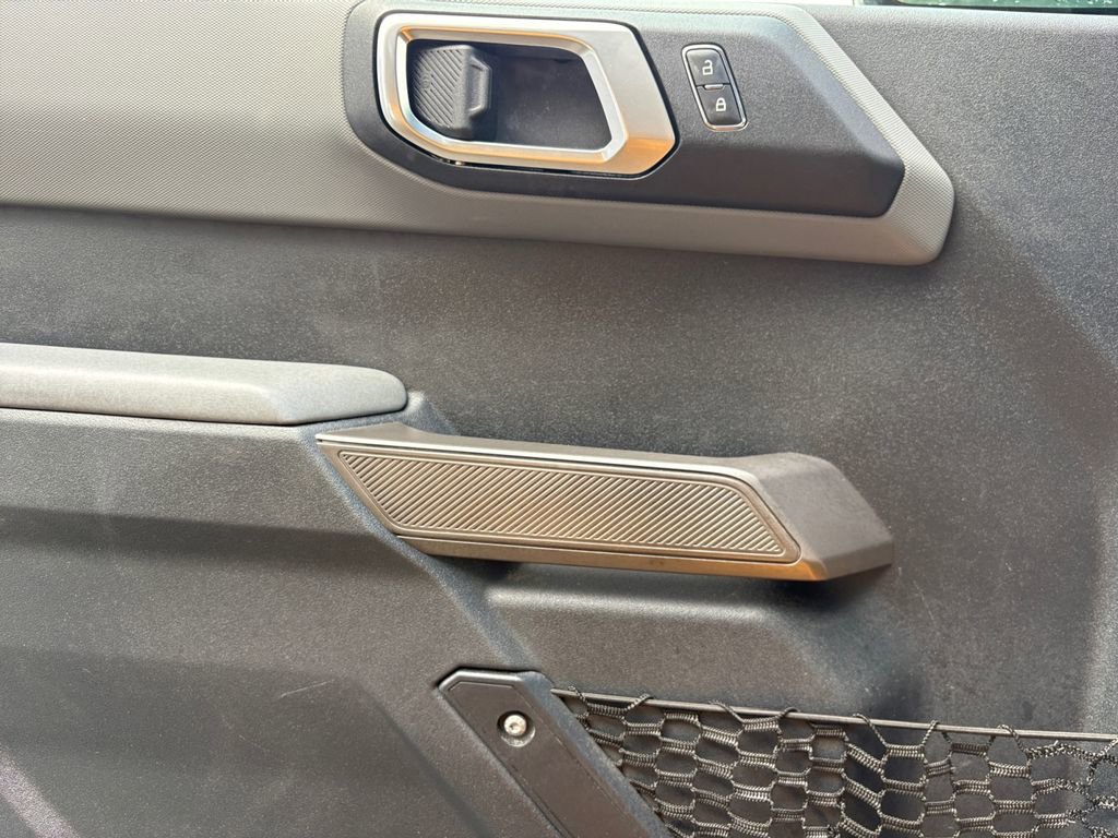 Used 2022 Ford Bronco Black Diamond image 10