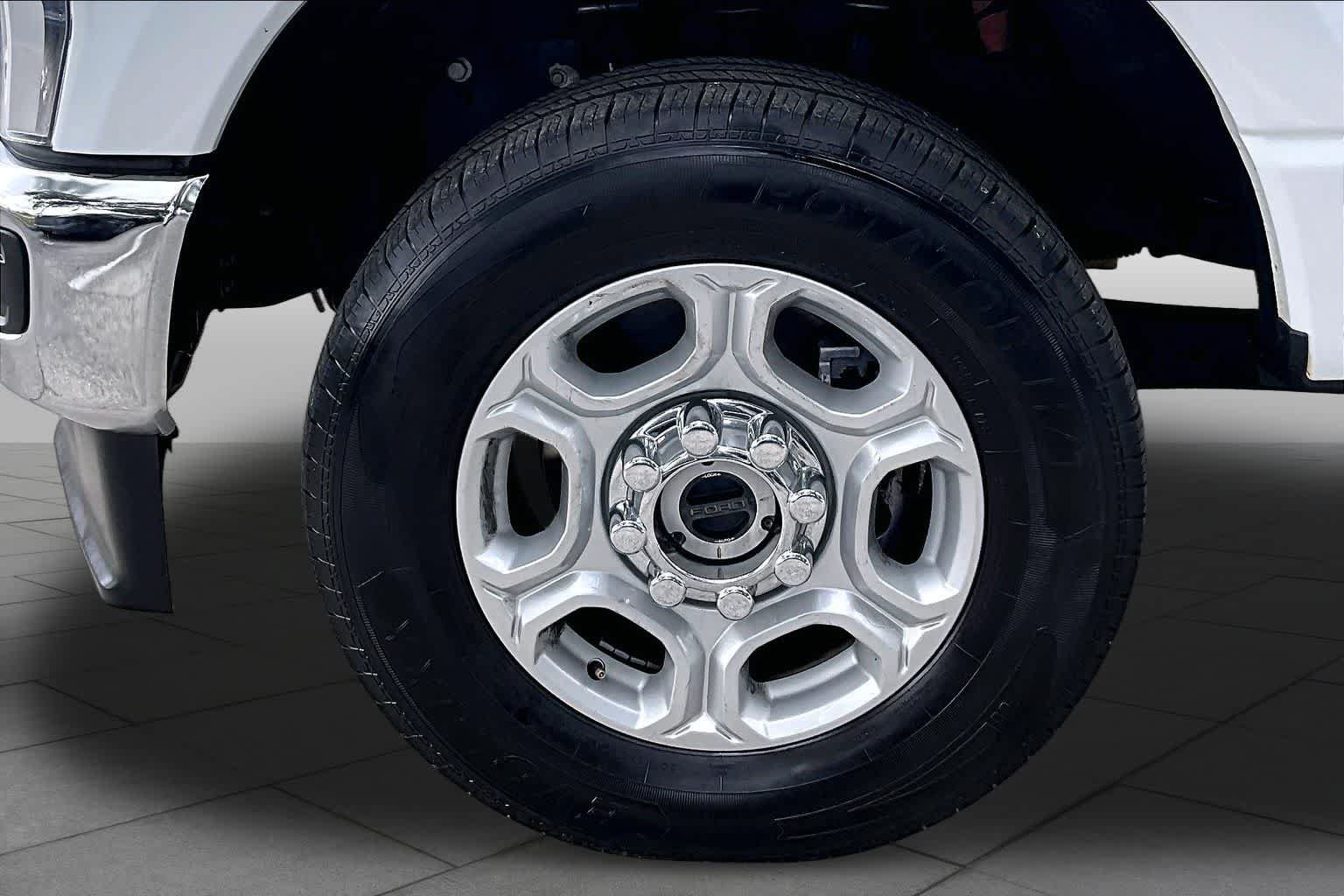 Used 2025 Ford F250 XLT AWD/4WD image 11