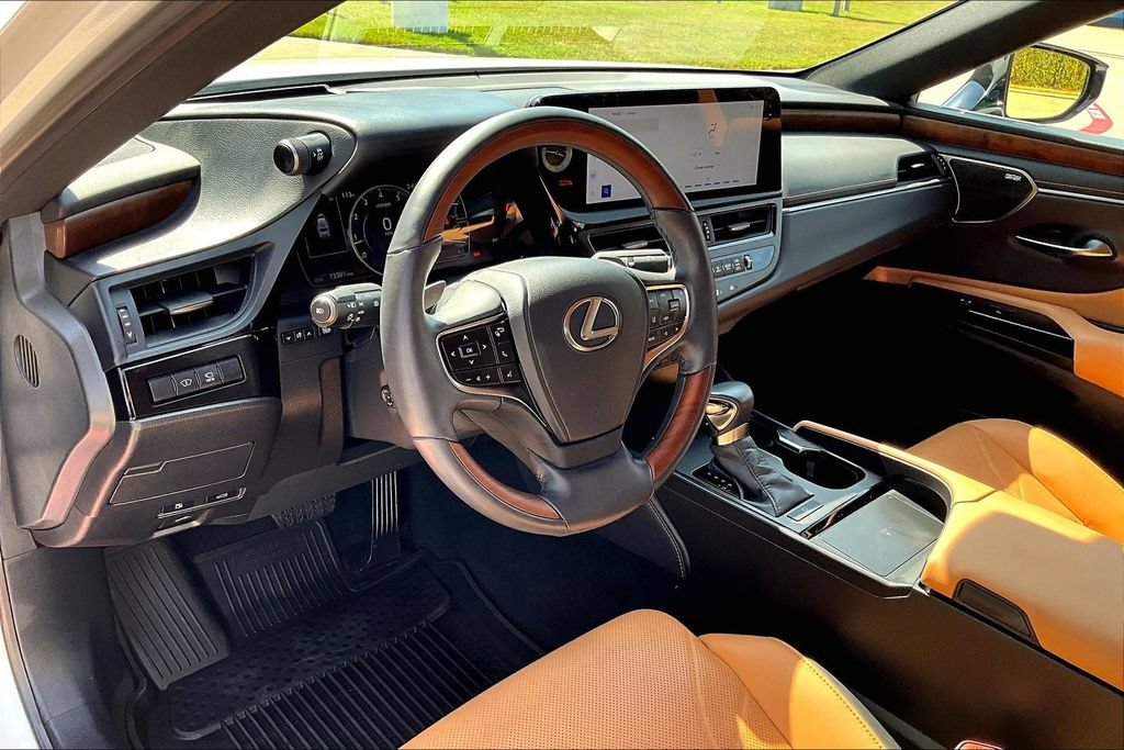 Used 2024 Lexus ES 350 Ultra Luxury w/ Accessory Package (Z2) FWD image 17