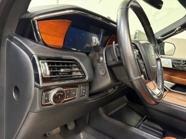 Used 2019 Lincoln Navigator L Reserve AWD/4WD image 16