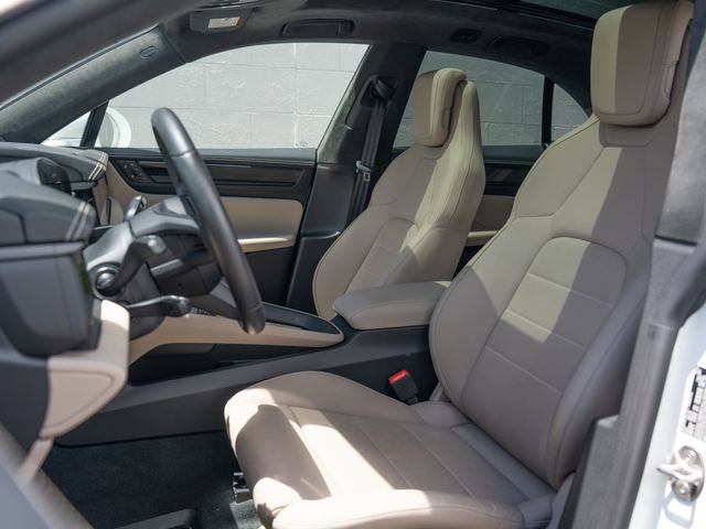 Certified 2024 Porsche Macan Turbo Electric AWD/4WD image 5