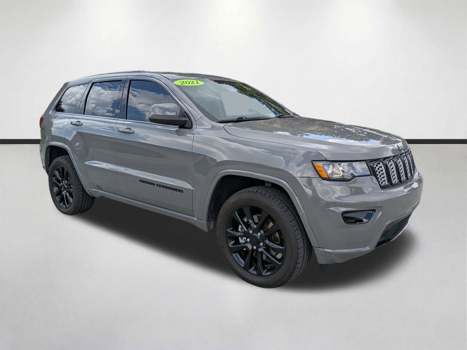 Used 2021 Jeep Grand Cherokee Laredo X AWD/4WD image 2