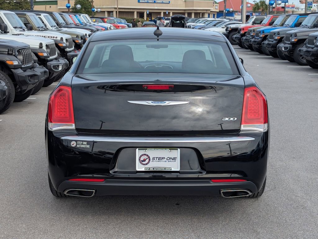 Used 2022 Chrysler 300 Touring image 6