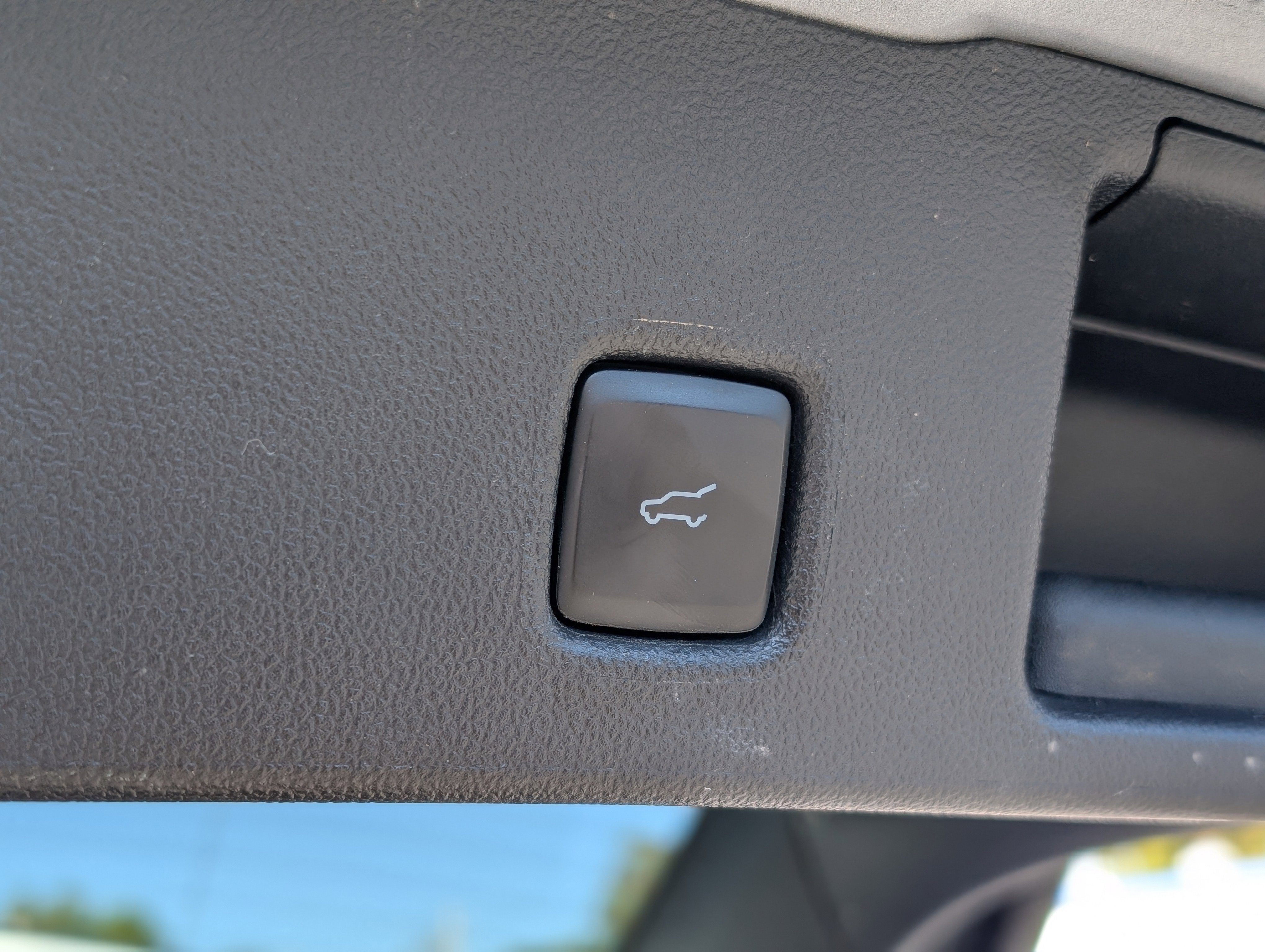 Used 2022 Ford Escape SE w/ SE Sport Appearance Package image 37