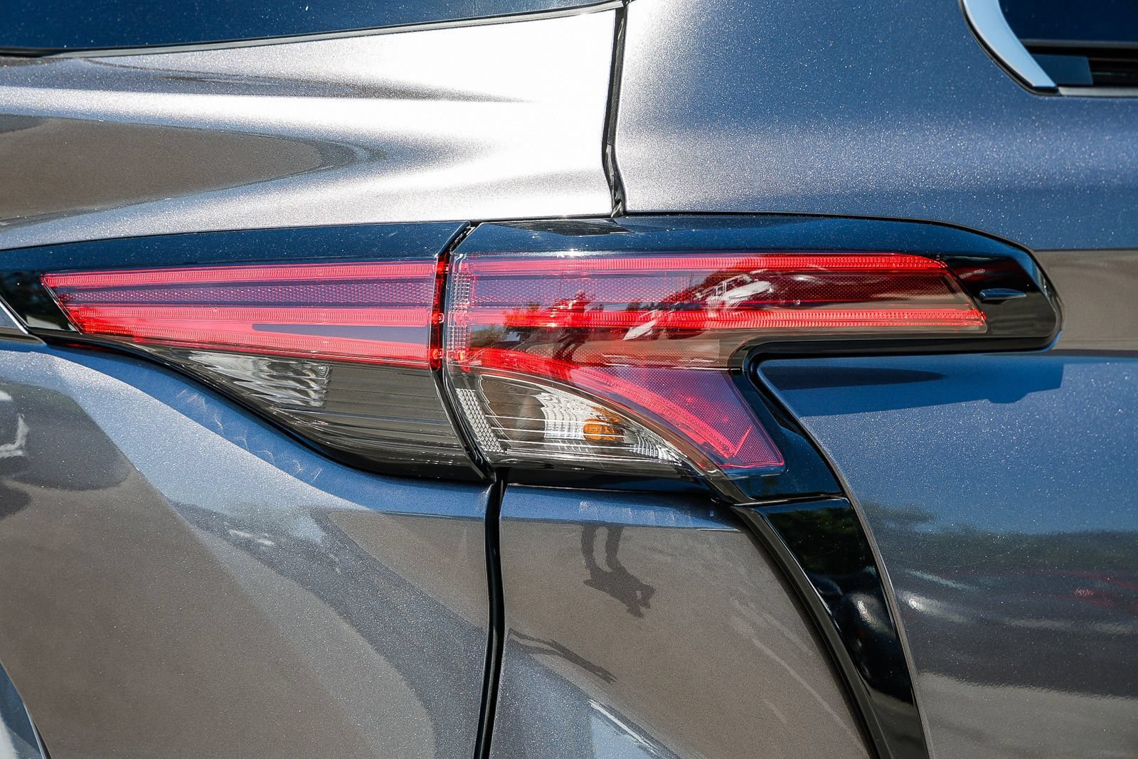 Used 2024 Toyota Sienna Platinum FWD image 8