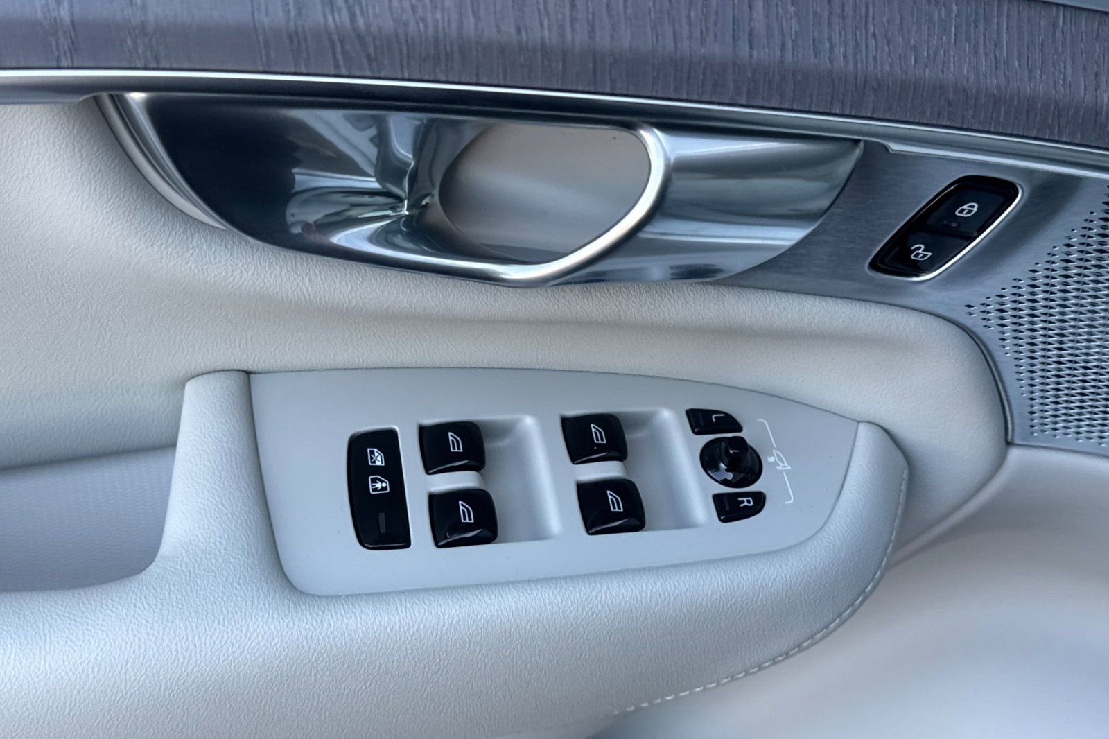 New 2026 Volvo XC90 T8 Ultra w/ Lounge Package image 10