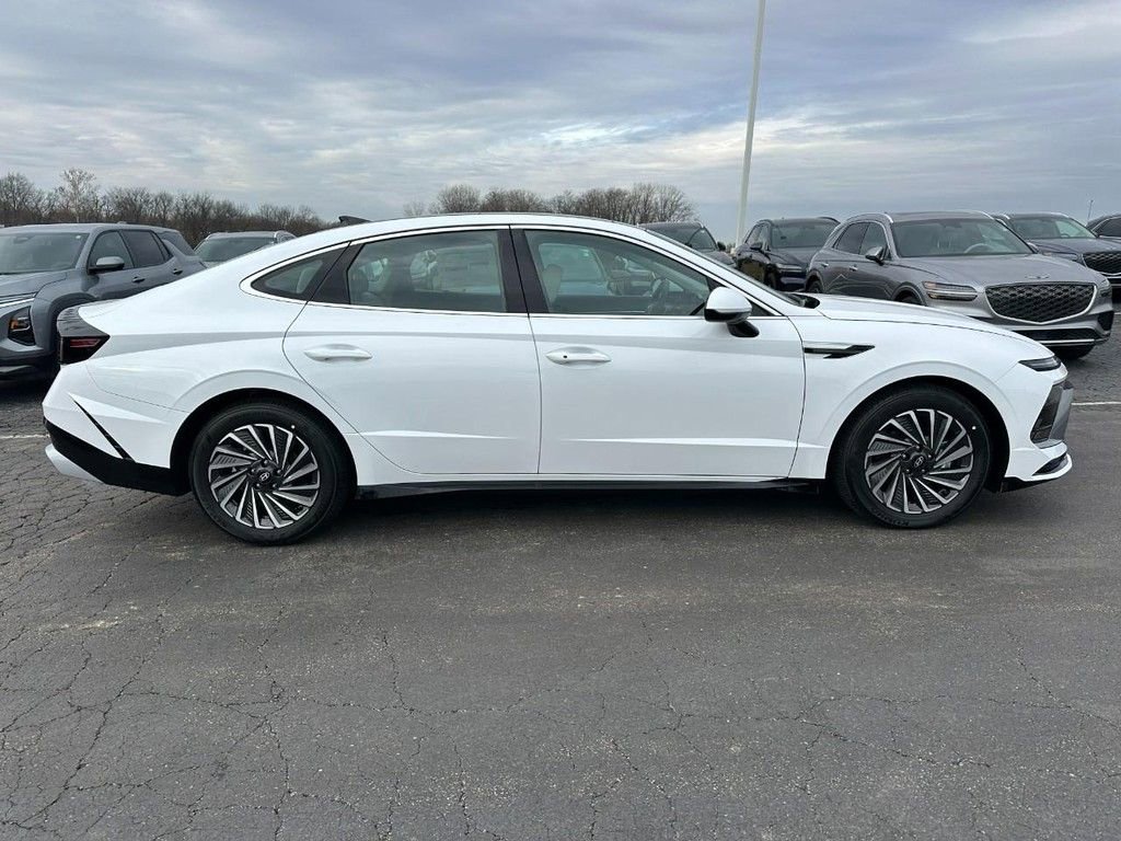 New 2026 Hyundai Sonata SEL FWD image 2
