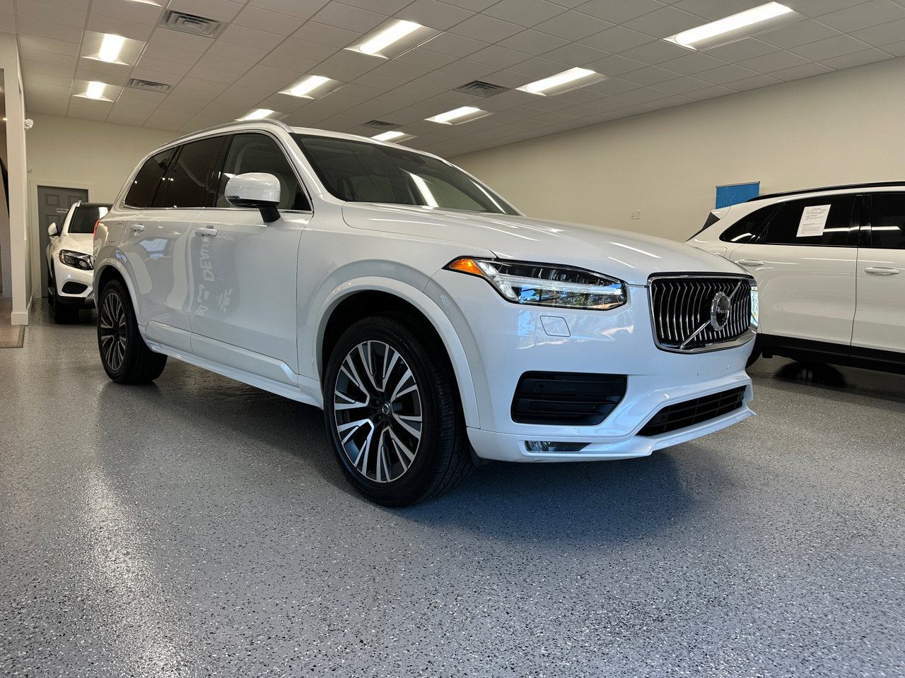 Used 2020 Volvo XC90 T5 Momentum image 11