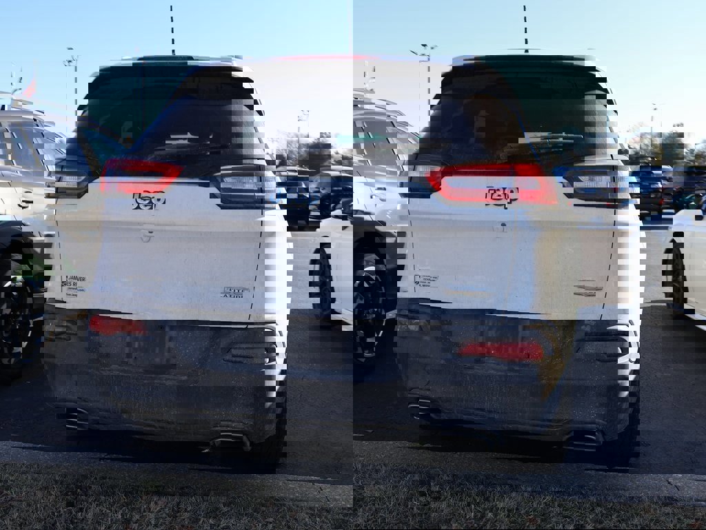 Used 2016 Jeep Cherokee Latitude w/ Comfort/Convenience Group image 11