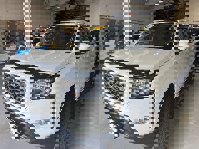 Used 2022 Nissan Frontier SV image 4