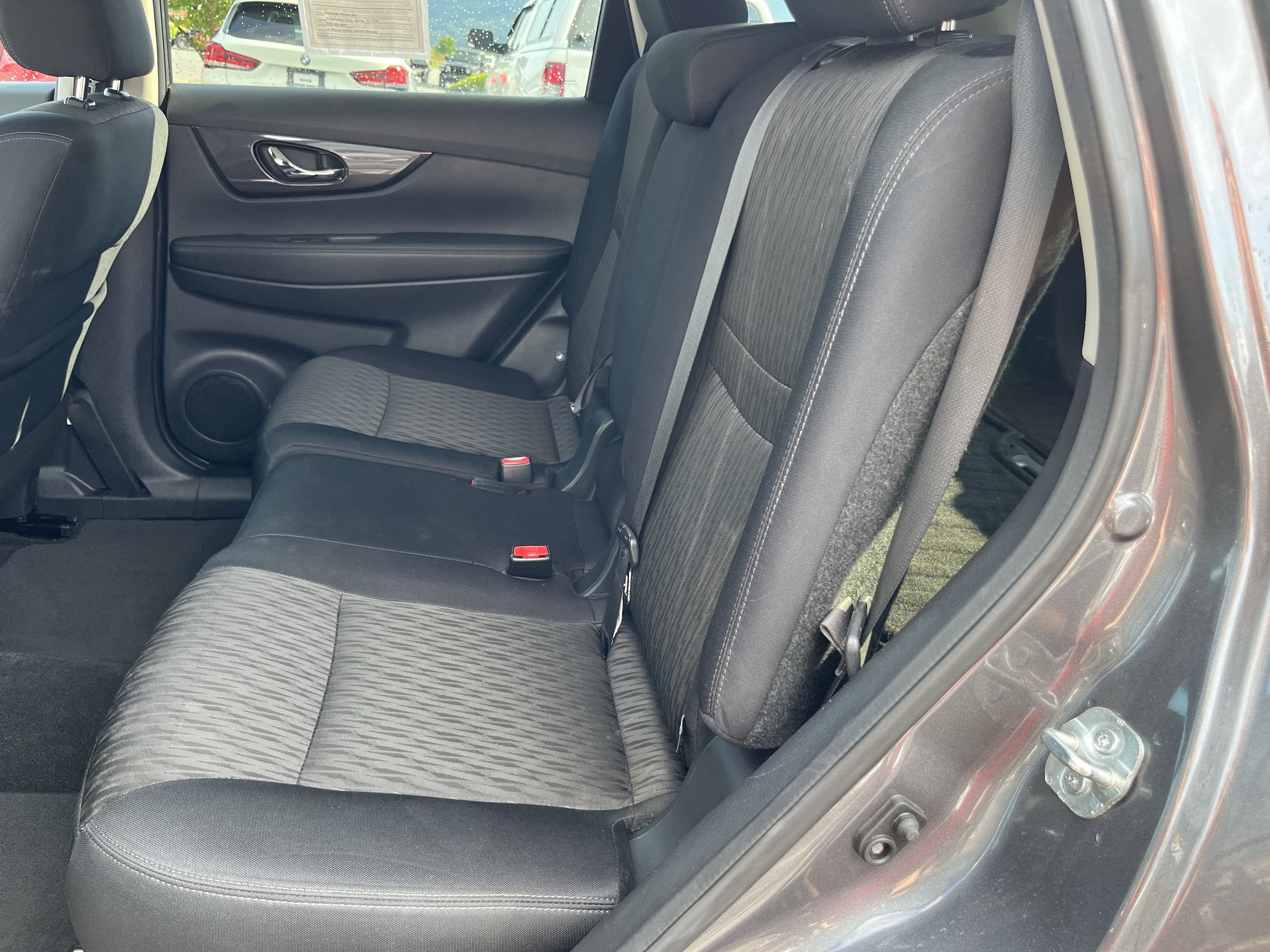 Used 2018 Nissan Rogue SV w/ Premium Package AWD/4WD image 18