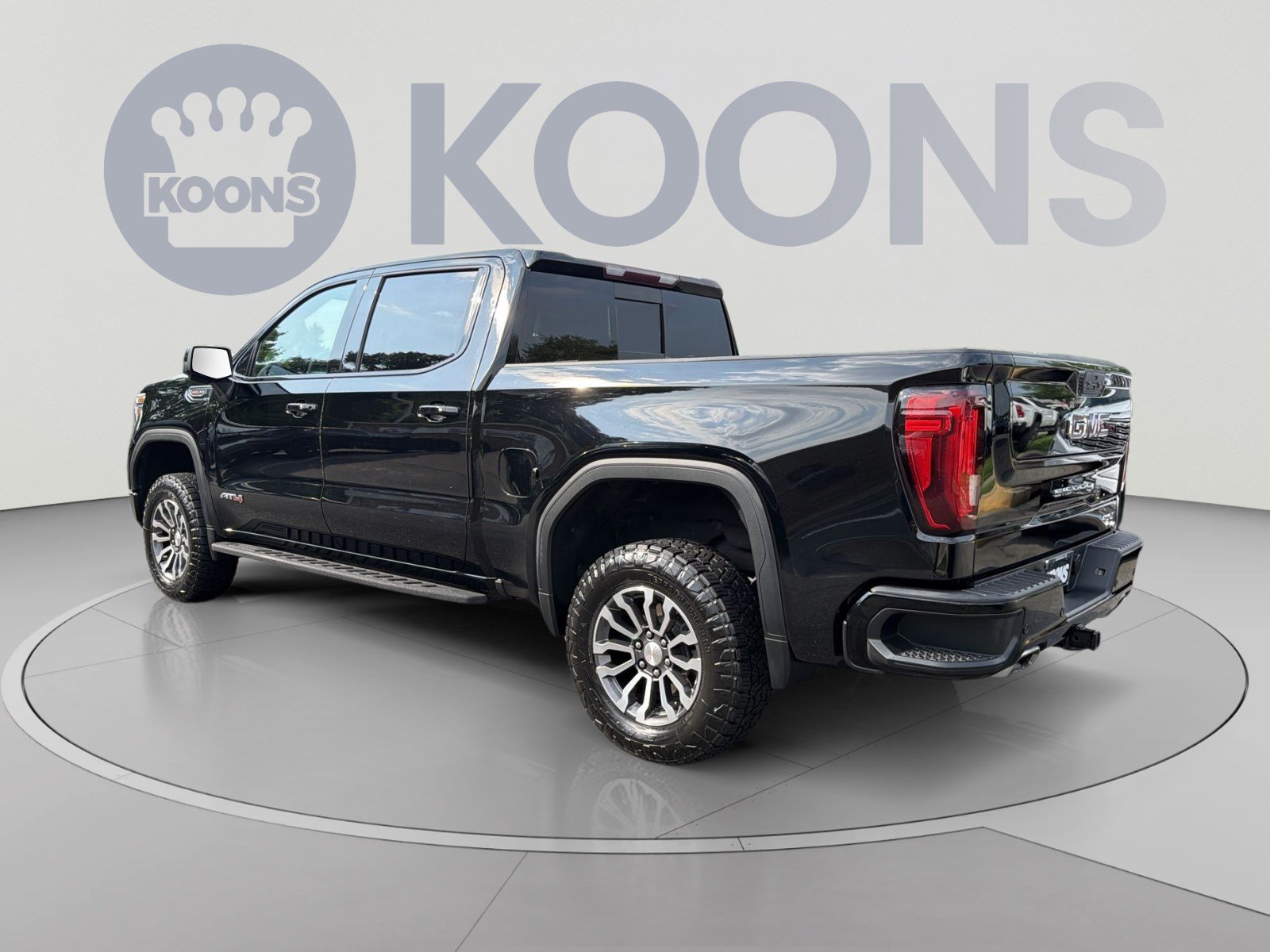Used 2022 GMC Sierra 1500 AT4 w/ AT4 Premium Package AWD/4WD image 4