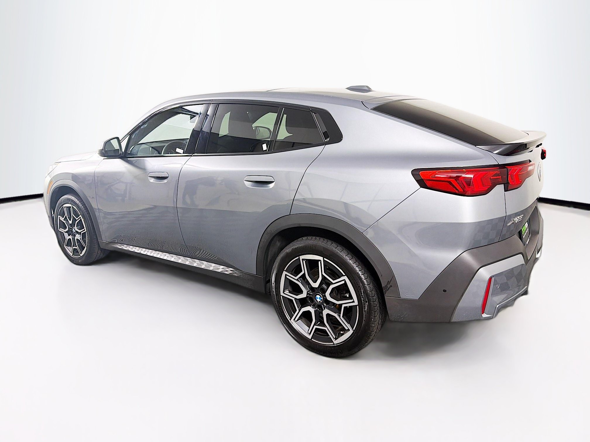 Used 2025 BMW X2 xDrive28i w/ Convenience Package AWD/4WD image 5
