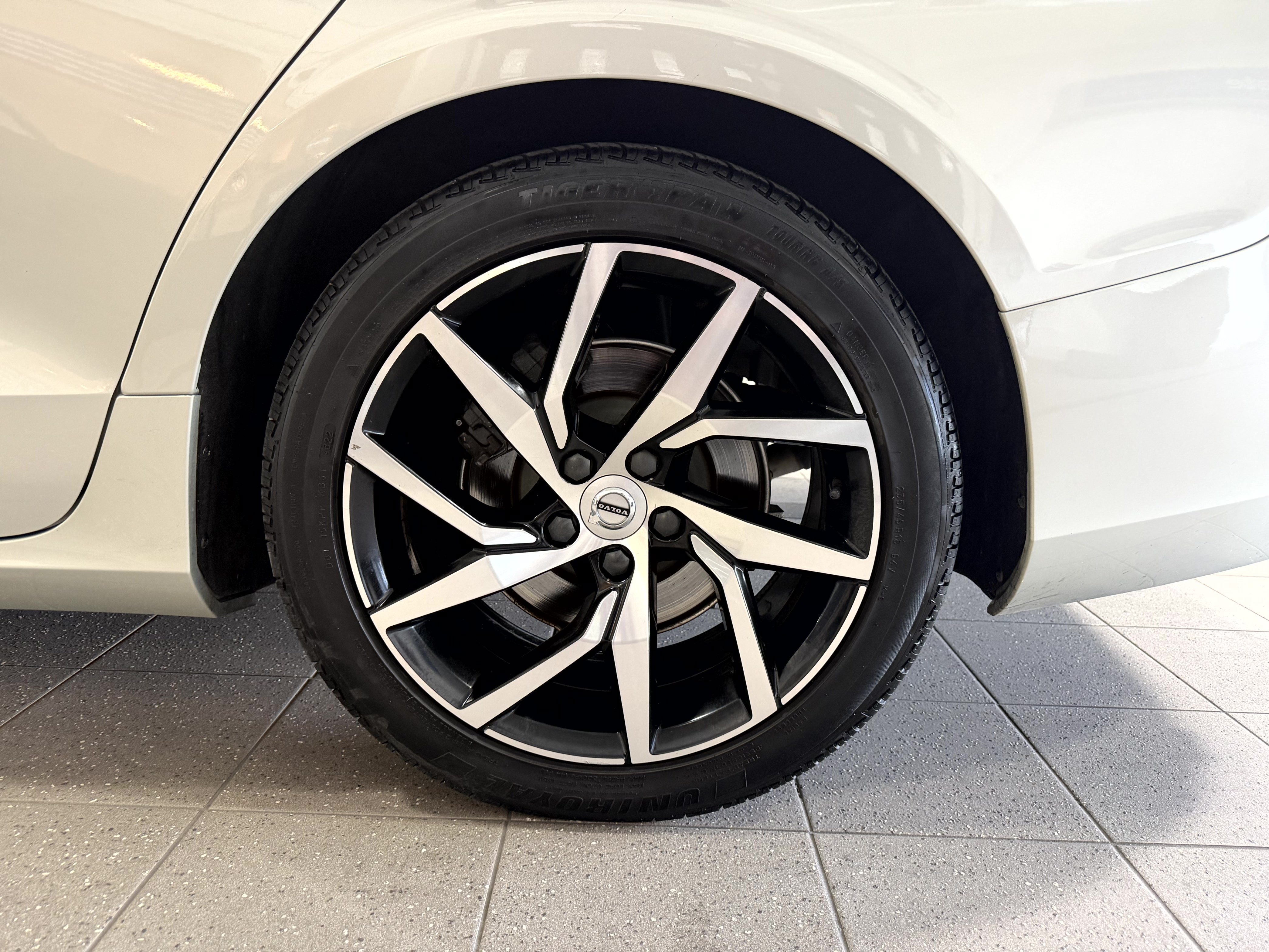 Used 2020 Volvo S60 T5 Momentum w/ Protection Package Premier FWD image 9