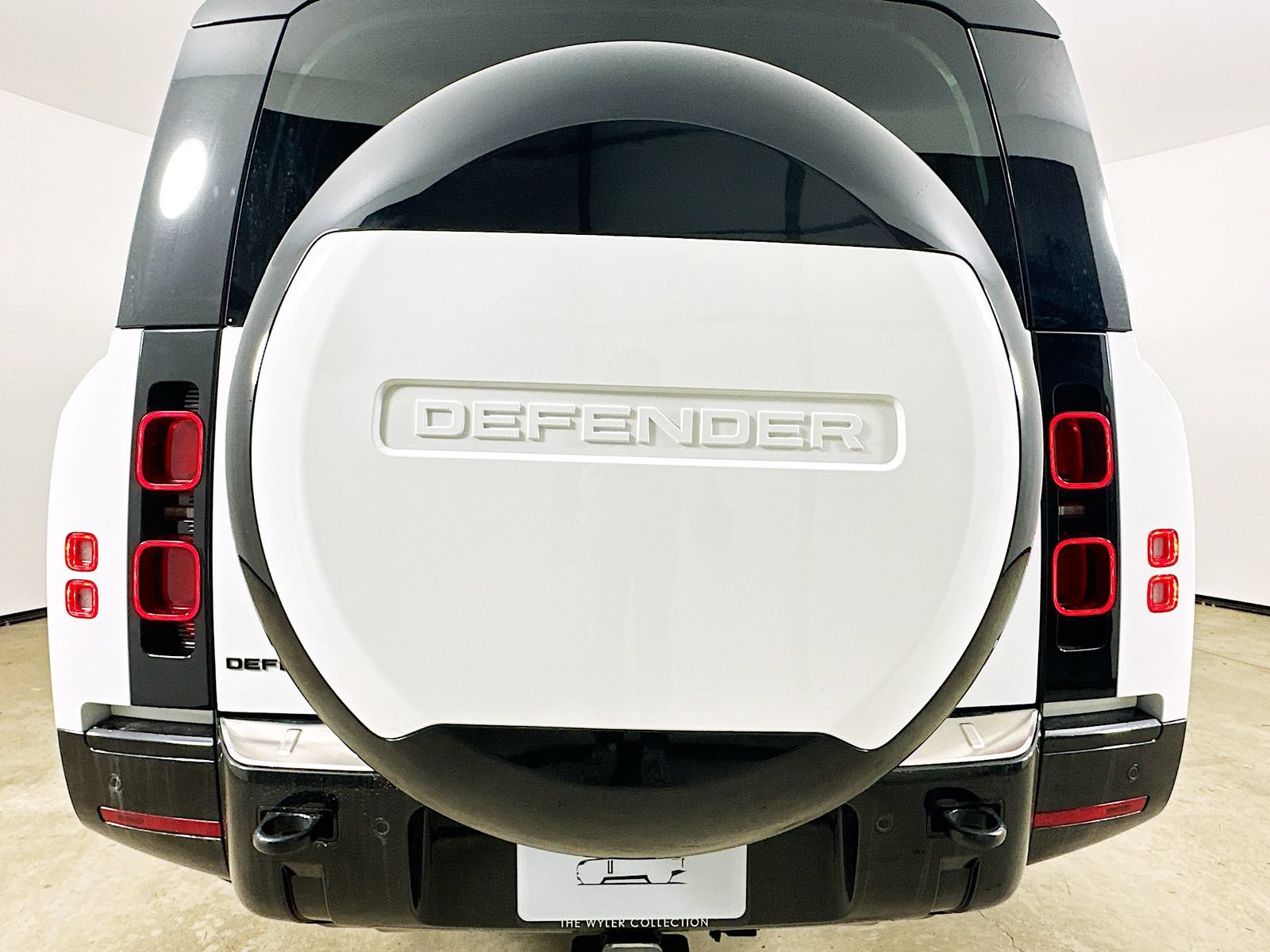 Used 2024 Land Rover Defender 130 X-Dynamic SE AWD/4WD image 38