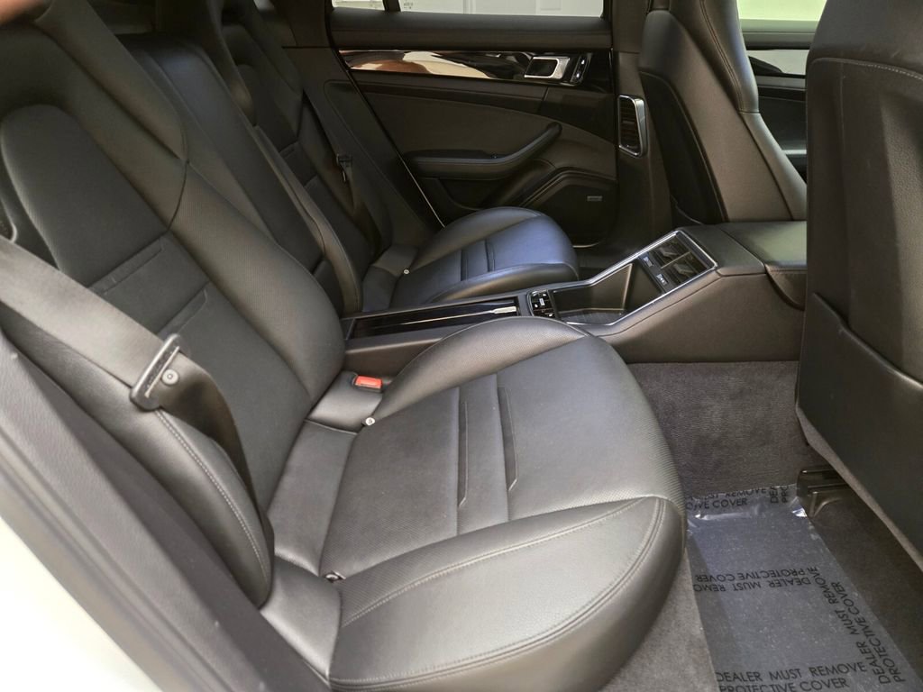 Used 2020 Porsche Panamera 4 image 25