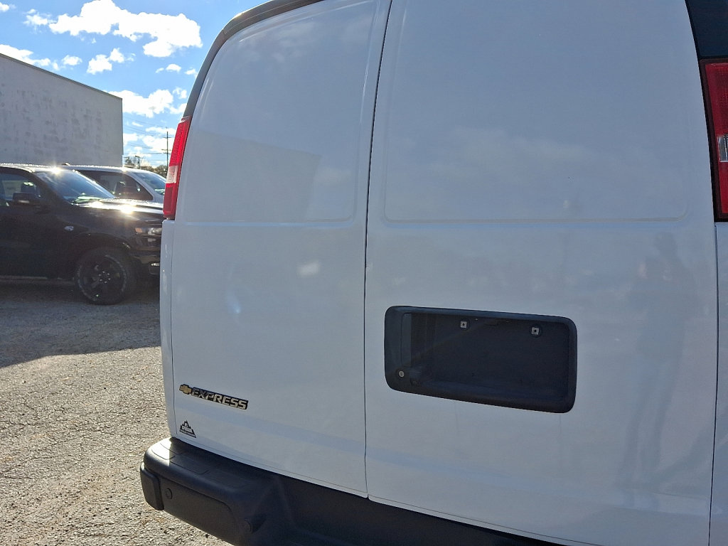 Used 2023 Chevrolet Express 2500 w/ Driver Convenience Package image 16