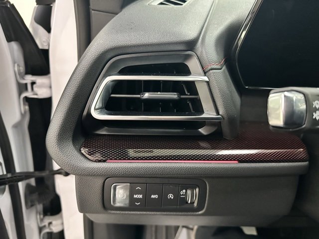 Used 2024 Chevrolet Traverse RS image 16