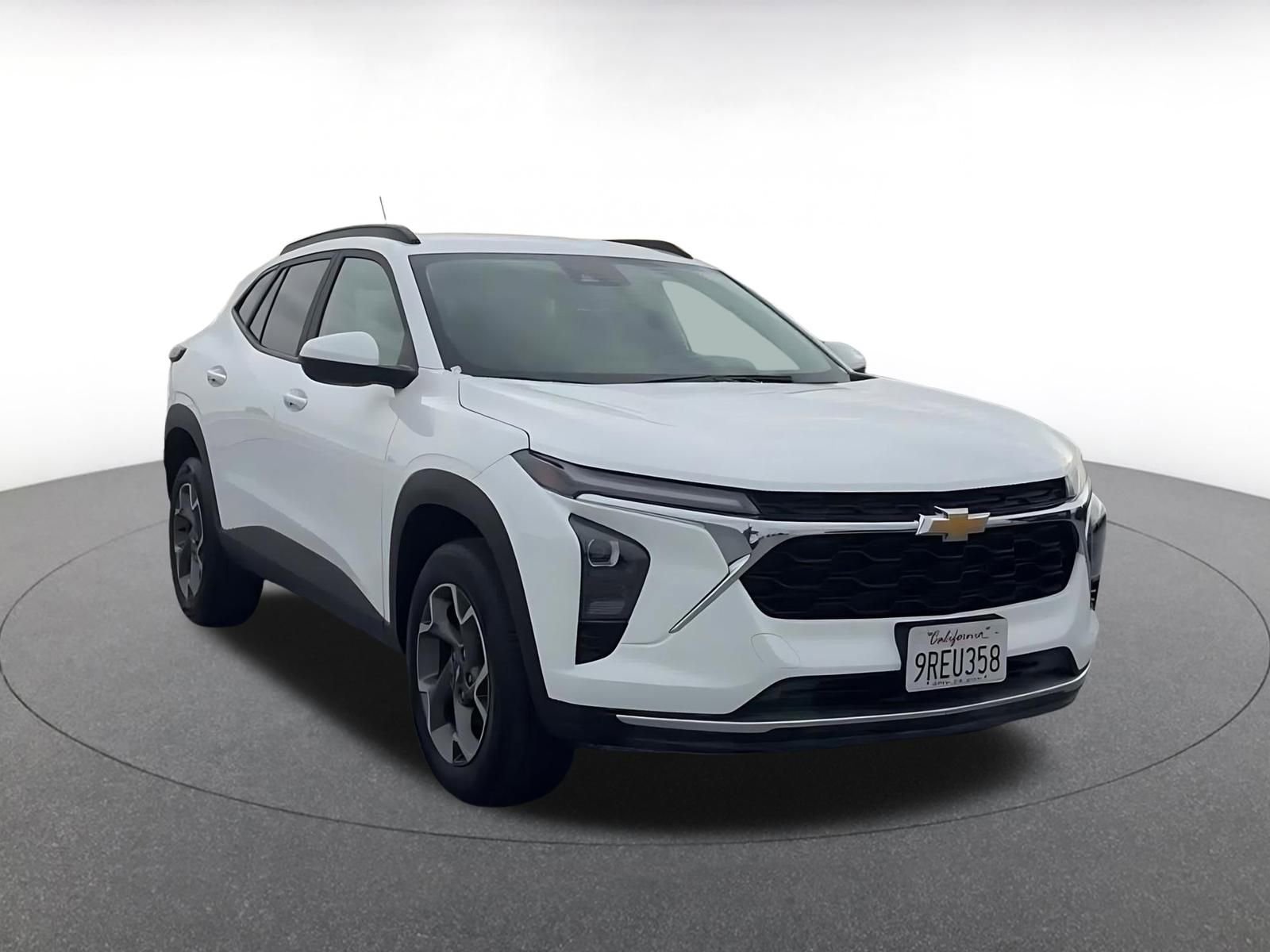 Used 2025 Chevrolet Trax LT image 3