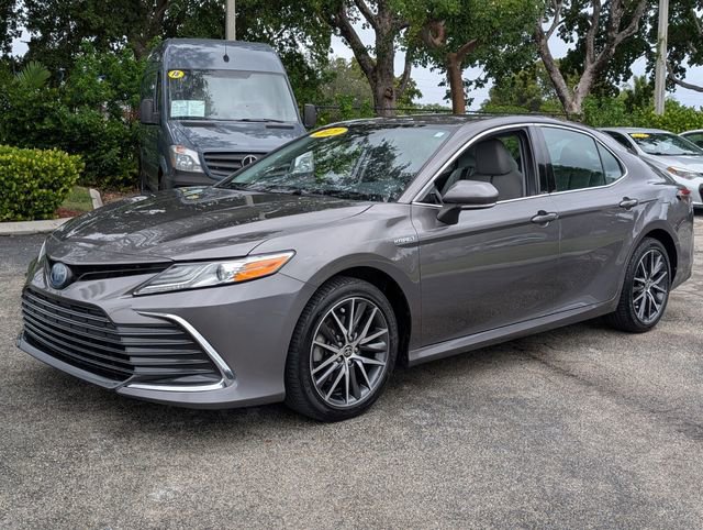 Used 2021 Toyota Camry XLE image 3