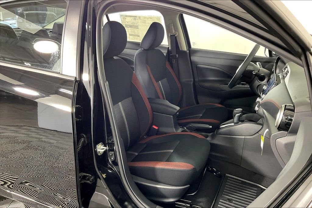 New 2025 Nissan Versa SR w/ Trunk Package image 41