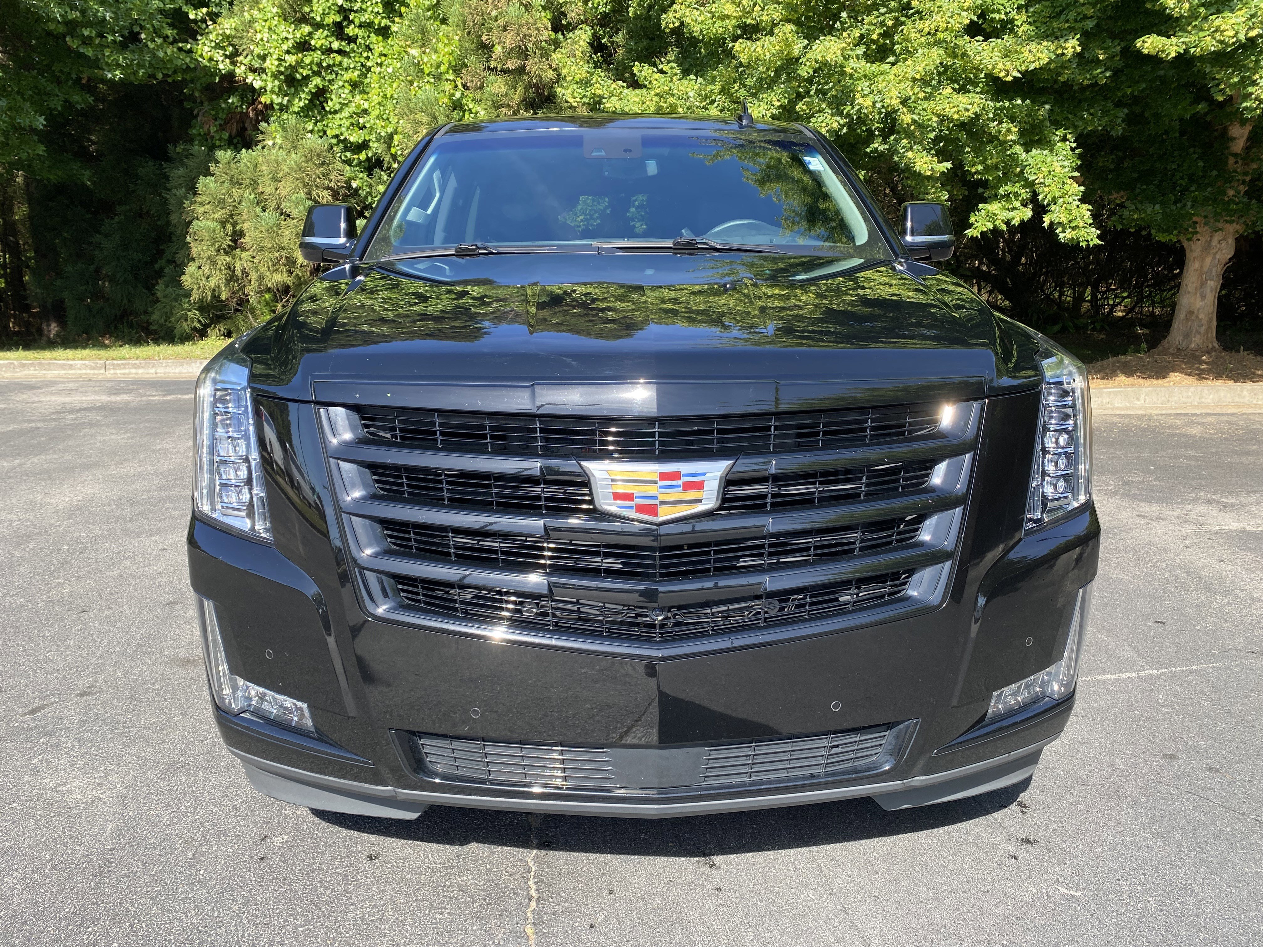 Used 2019 Cadillac Escalade Premium Luxury w/ Escalade Sport Edition AWD/4WD image 3
