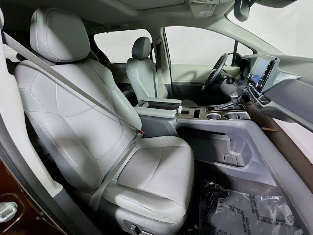 Certified 2022 Toyota Sienna XLE image 26