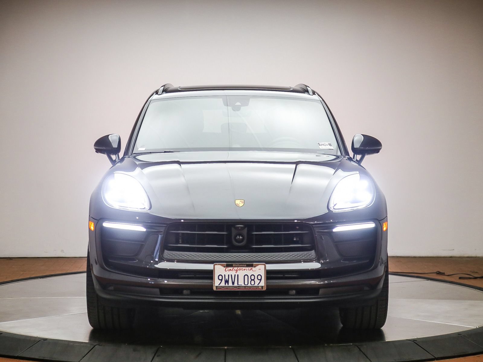 Certified 2026 Porsche Macan AWD/4WD image 10