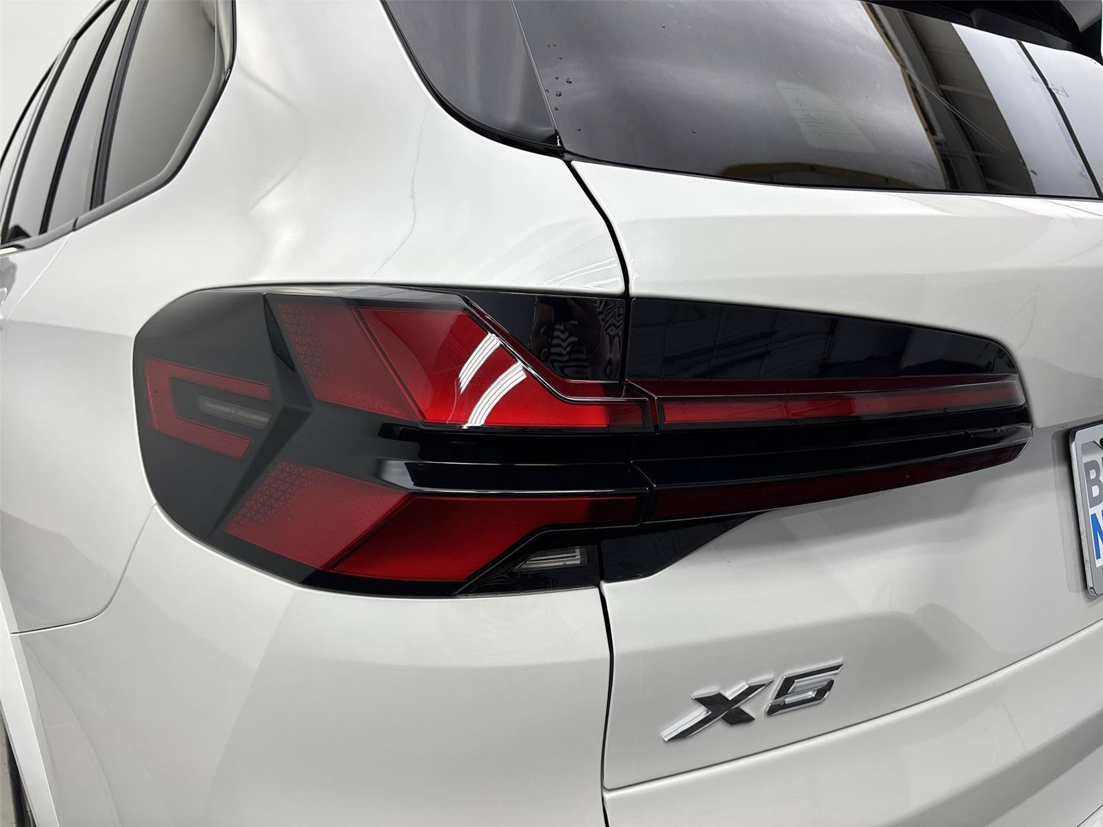 New 2026 BMW X5 xDrive40i w/ M Sport Package AWD/4WD image 19