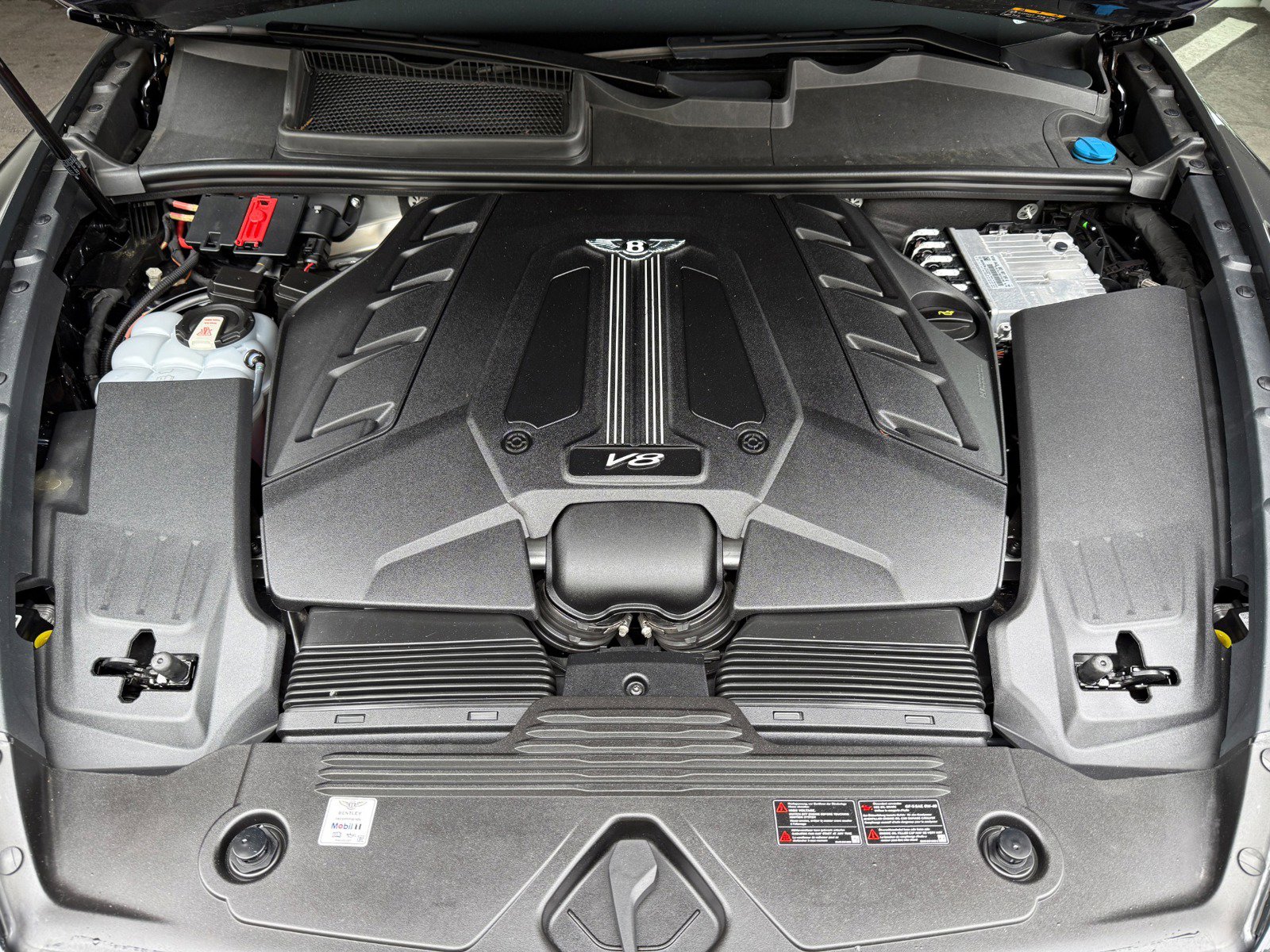 Used 2023 Bentley Bentayga Extended Wheelbase image 35