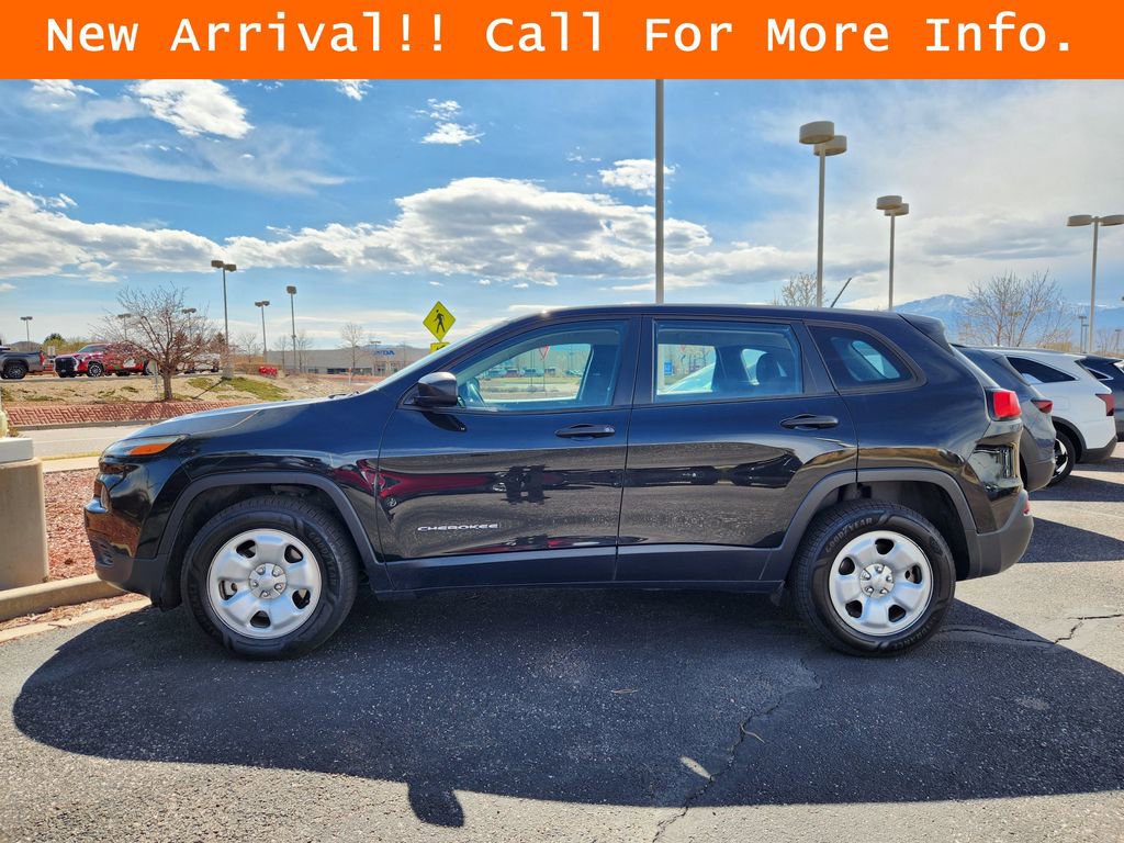 Used 2016 Jeep Cherokee Sport image 3