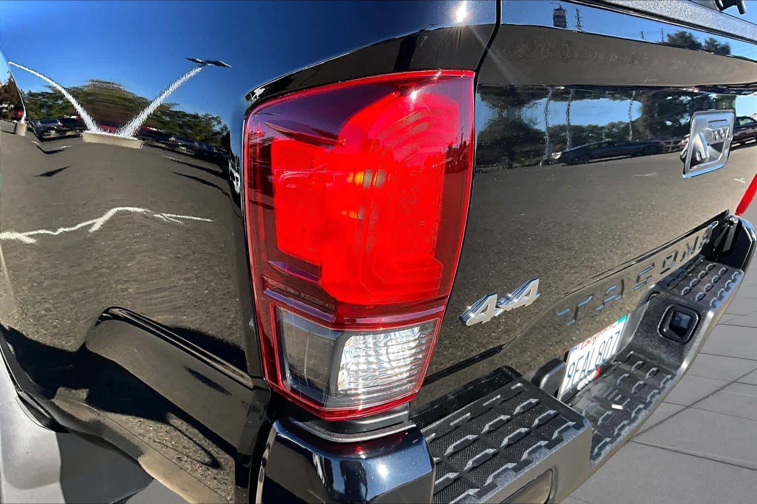 Used 2018 Toyota Tacoma SR AWD/4WD image 28