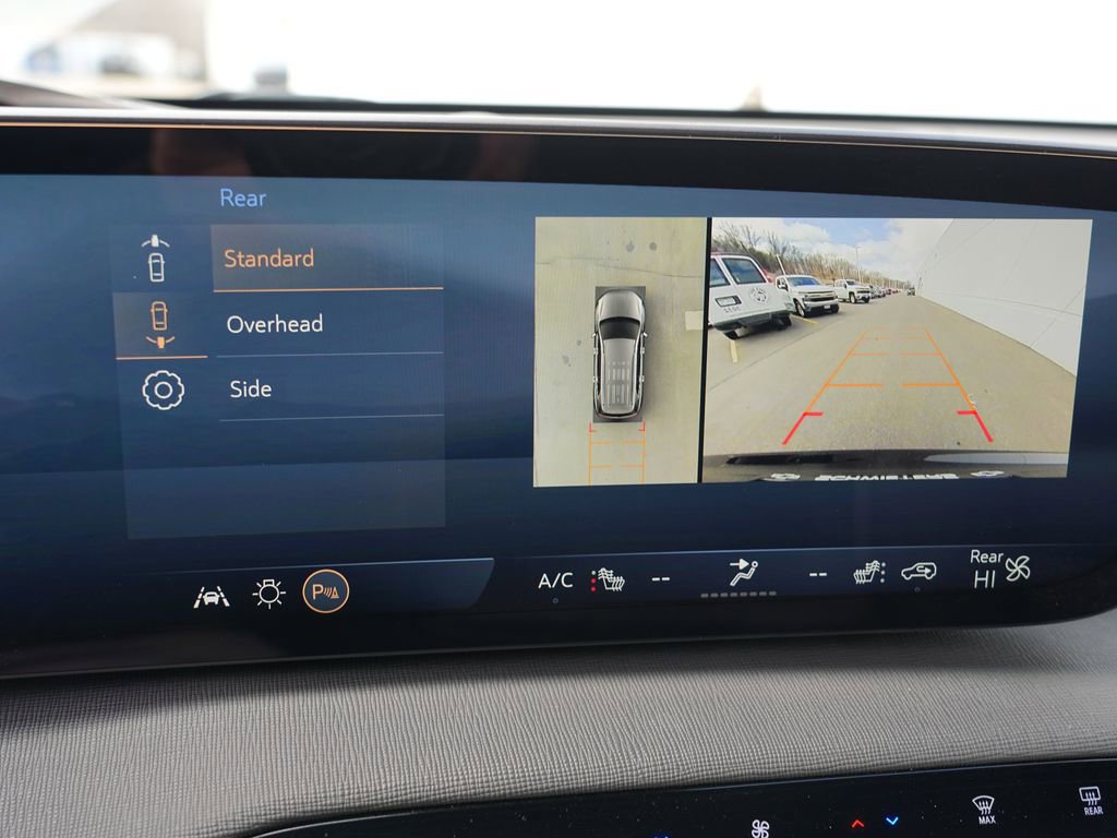 Used 2025 Buick Enclave Preferred AWD/4WD image 36