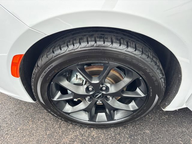 Used 2025 Chrysler Pacifica Limited FWD image 35