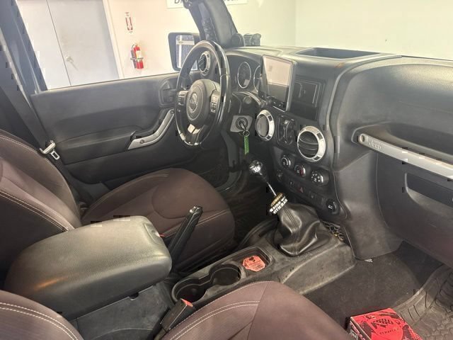 Used 2014 Jeep Wrangler Unlimited Rubicon w/ Max Tow Package AWD/4WD image 23