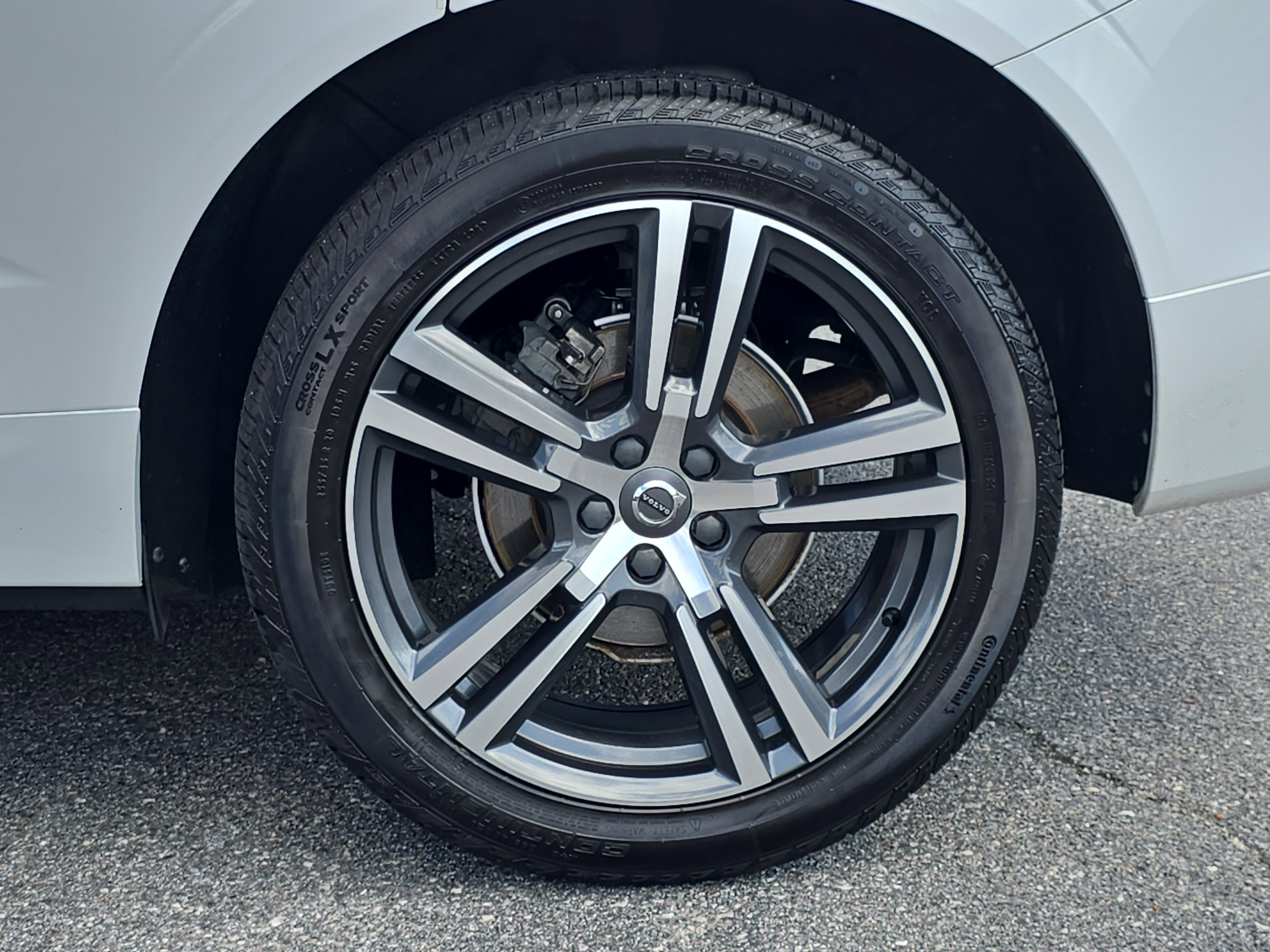 Used 2019 Volvo XC60 T5 Momentum w/ Multimedia Package AWD/4WD image 34