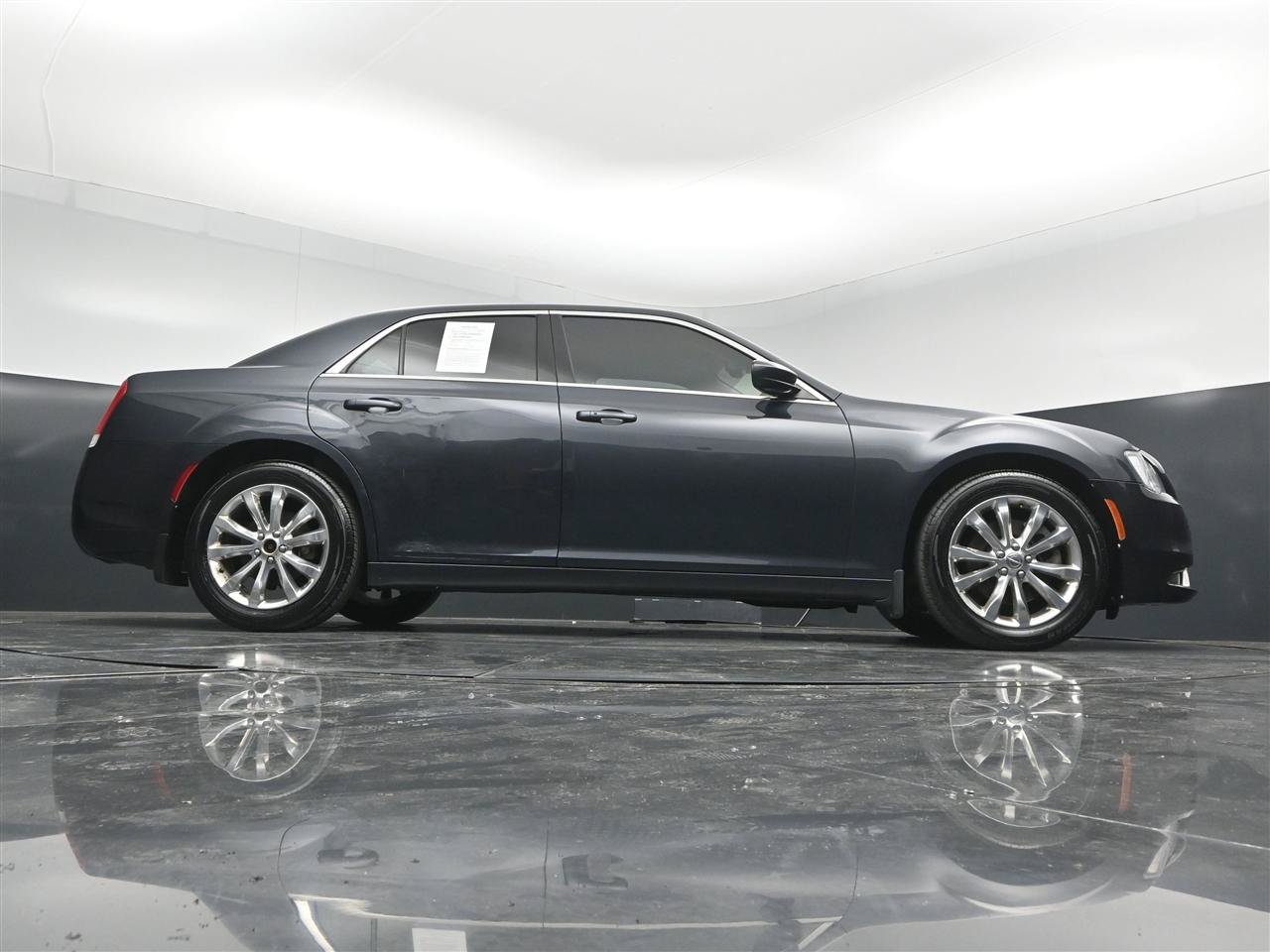Used 2017 Chrysler 300 Limited w/ Value Package AWD/4WD image 29