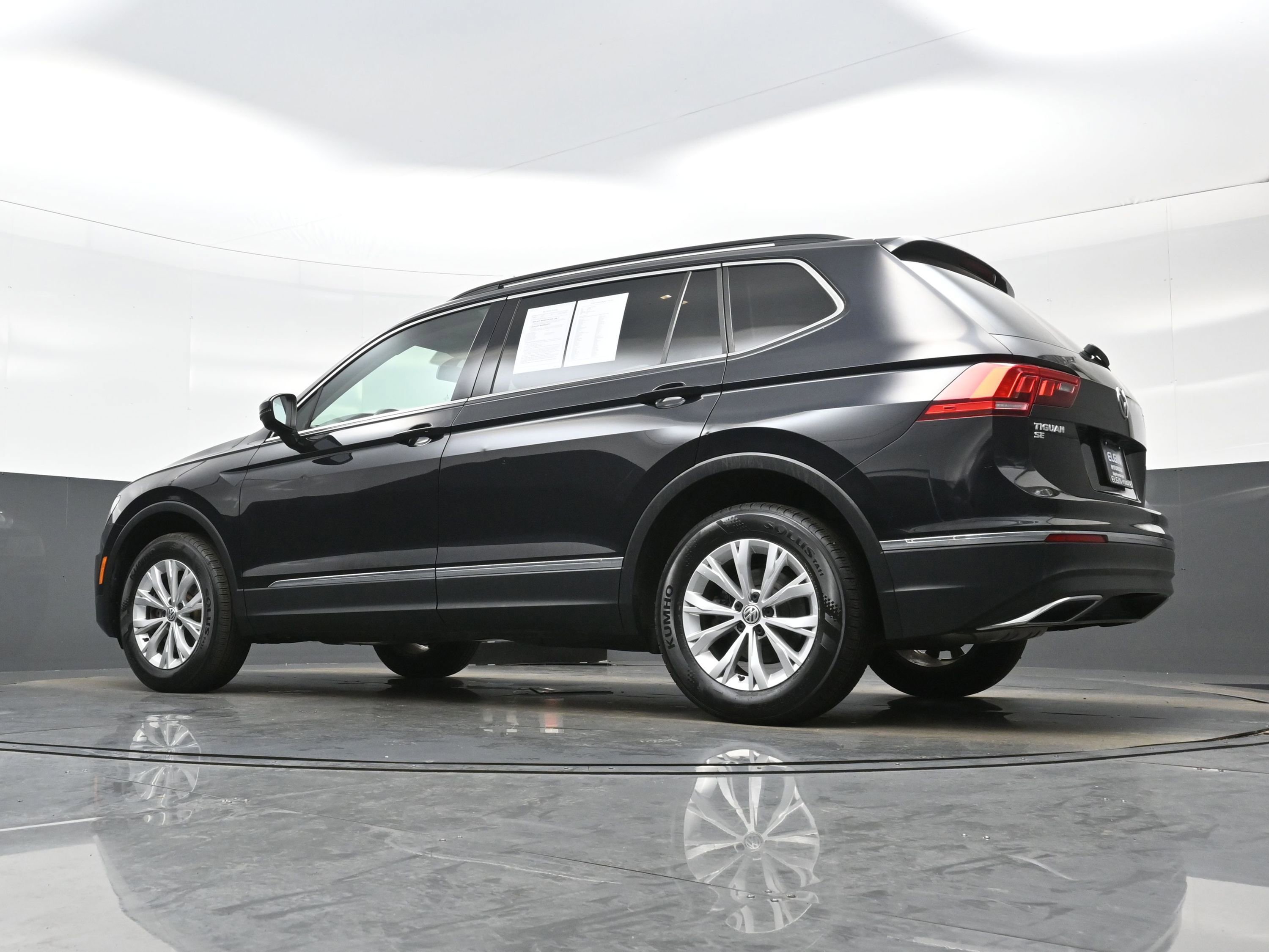 Used 2018 Volkswagen Tiguan SE image 28