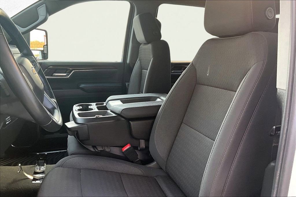 Used 2024 Chevrolet Silverado 3500 LT image 17