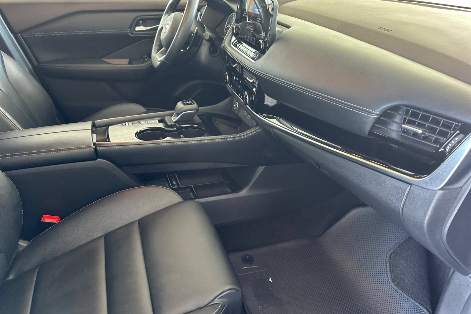 Used 2023 Nissan Rogue SL w/ SL Premium Package FWD image 18