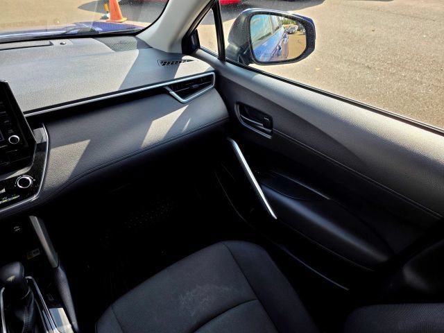 Used 2022 Toyota Corolla Cross LE AWD/4WD image 28
