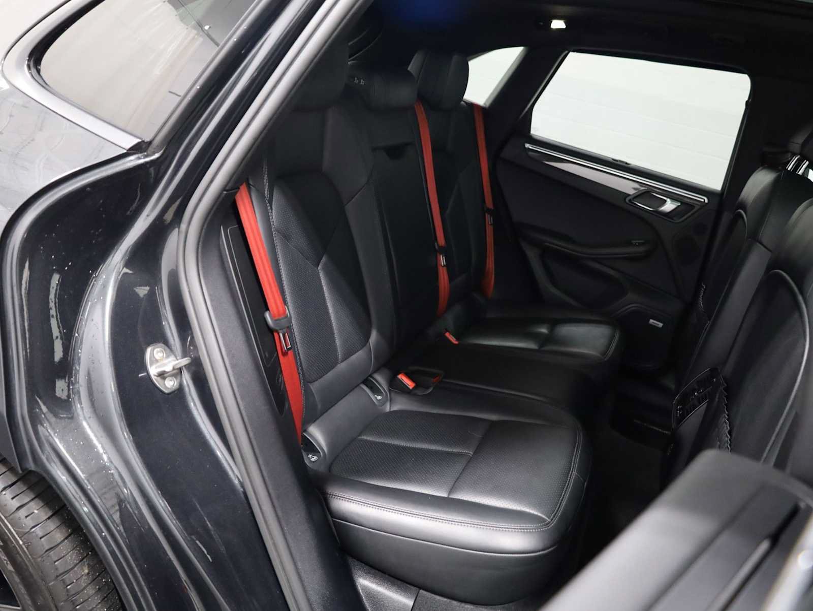 Used 2020 Porsche Macan AWD/4WD image 37