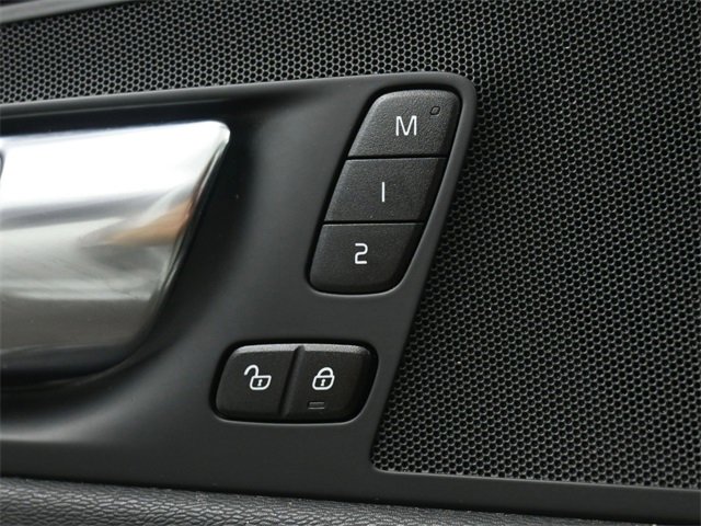 Used 2023 Volvo XC60 B5 Core image 34