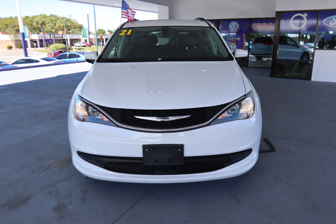 Used 2021 Chrysler Voyager Lxi image 11